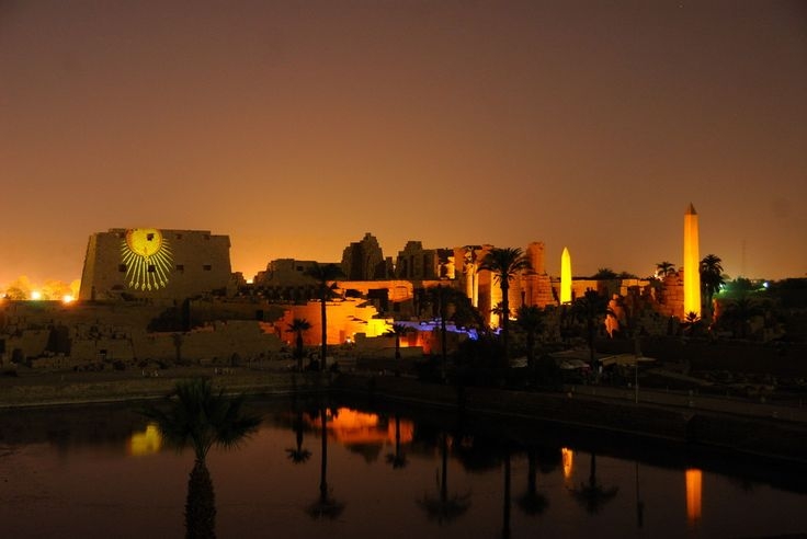 Exibição de som e luz no Templo de Karnak.