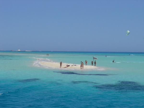 1280px-Egypt-hurghada-sea01-commons