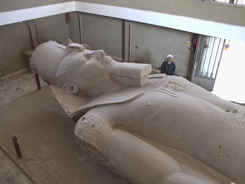 20111104-egypt-1116-memphis-ramses-ii-statue_3409016_m