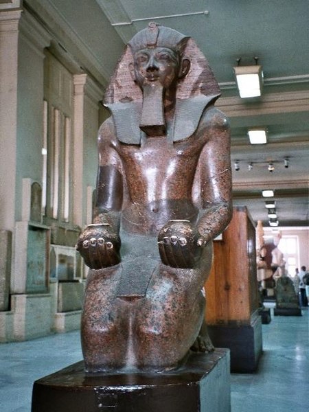 450px-Egypt_Queen_Pharaoh_Hatshepsut_statue