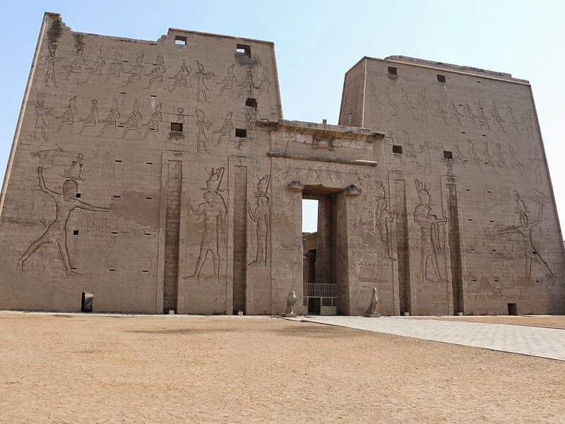 800px-Temple_of_Edfu_02