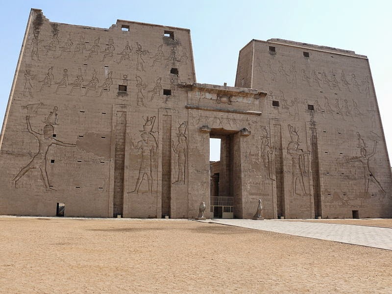 800px-Temple_of_Edfu_02