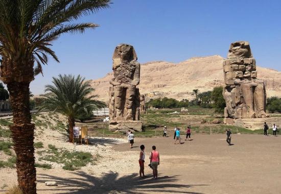 colossi-of-memnon