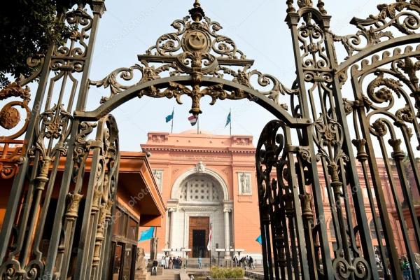 depositphotos_19676195-stock-photo-egypt-cairo-egyptian-museum-outside