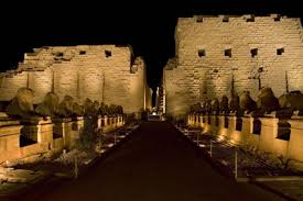 Exibição de som e luz no Templo de Karnak.