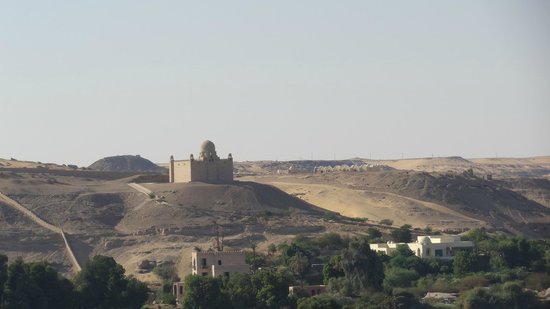 mausoleum-of-aga-khan