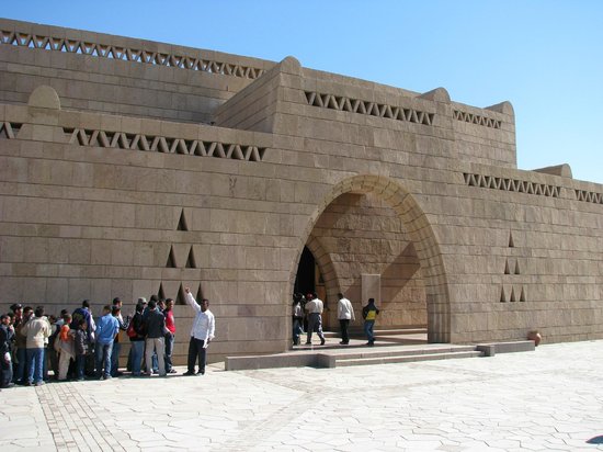 Excursão de dia para O Museu Nubiano.