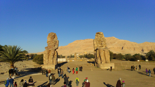 rudy-rafael-viagem-ao-egito-os-colossos-de-memnon